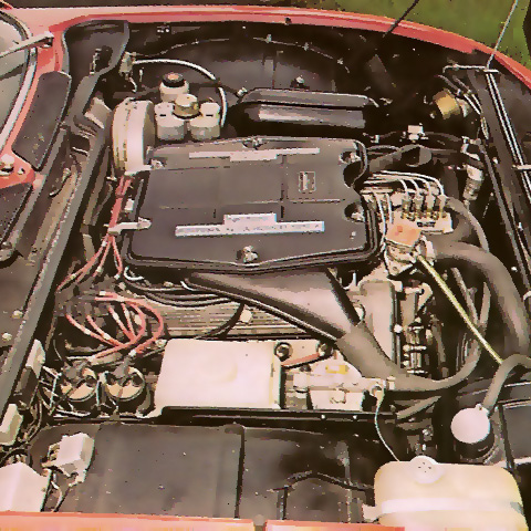 A megnövelt lökettérfogatú V8-as a 33 Stradalébl